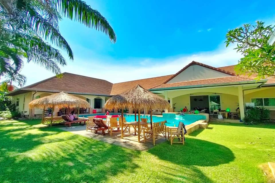 แนะนำเช่าบ้านพักตากอากาศมีทะเลสาบ หรูอยู่สุขสบาย PX Pool Villa Pattaya 